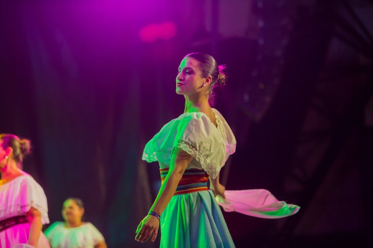 El Universo photo 5127898271333855707 y